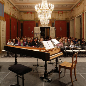 Konzertklavier in historischem Saal von Schloss Villa Ludwigshöhe