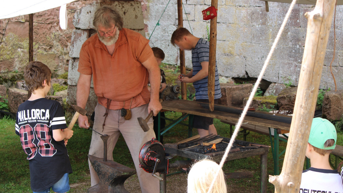 „Handwerk und Kurzweil“ – Familientage auf der Hardenburg-